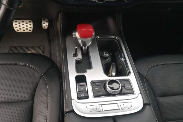 Used BAIC Off-Road BJ40 2019 2.3T Automatic Four-Wheel Drive Ring the Tower Champion Edition China VI Gear Lever