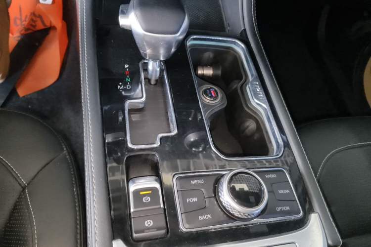 Used BAIC Off-Road BJ40 2019 2.3T Automatic Four-Wheel Drive Ring the Tower Champion Edition China VI Gear Lever