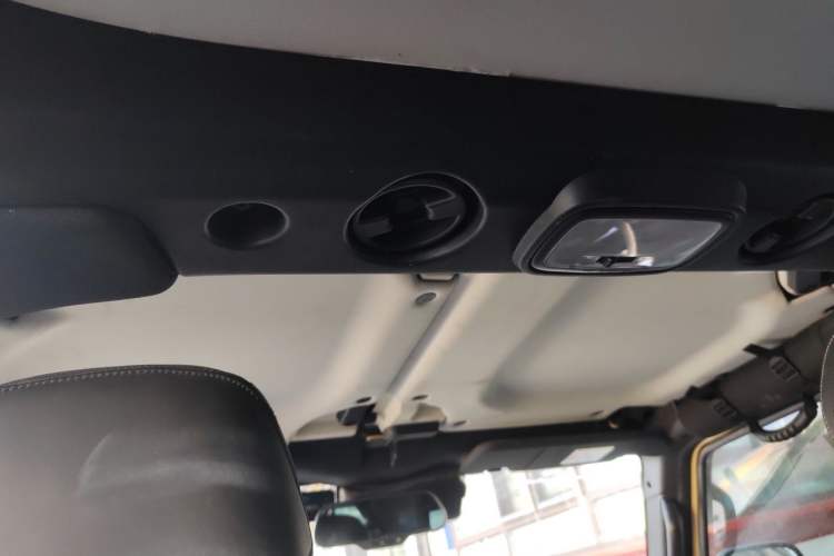 Used BAIC Off-Road BJ40 2019 2.3T Automatic Four-Wheel Drive Ring the Tower Champion Edition China VI Headliner