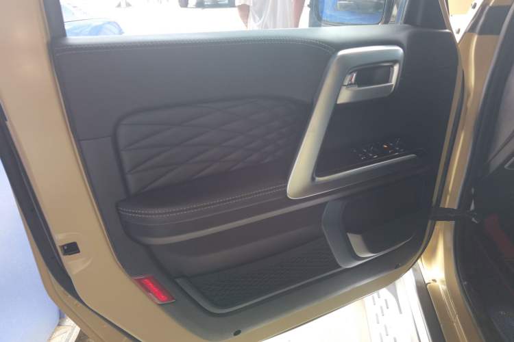 Used BAIC Off-Road BJ40 2019 2.3T Automatic Four-Wheel Drive Ring the Tower Champion Edition China VI Left Front Door Interior
