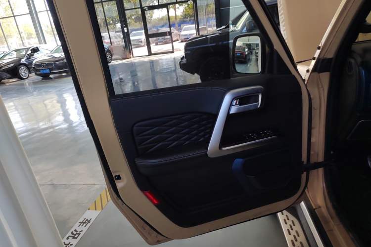 Used BAIC Off-Road BJ40 2019 2.3T Automatic Four-Wheel Drive Ring the Tower Champion Edition China VI Left Front Door Interior
