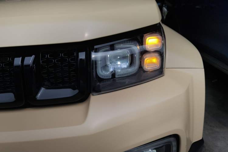 Used BAIC Off-Road BJ40 2019 2.3T Automatic Four-Wheel Drive Ring the Tower Champion Edition China VI Left Front Headlight
