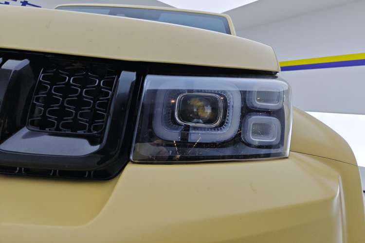 Used BAIC Off-Road BJ40 2019 2.3T Automatic Four-Wheel Drive Ring the Tower Champion Edition China VI Left Front Headlight