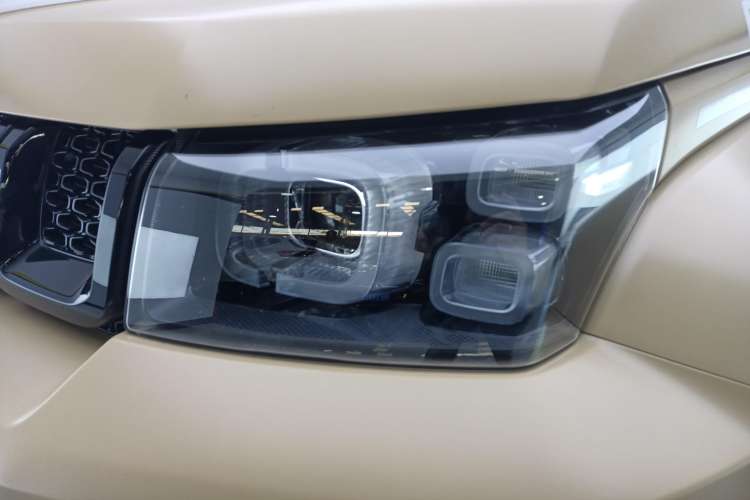 Used BAIC Off-Road BJ40 2019 2.3T Automatic Four-Wheel Drive Ring the Tower Champion Edition China VI Left Front Headlight