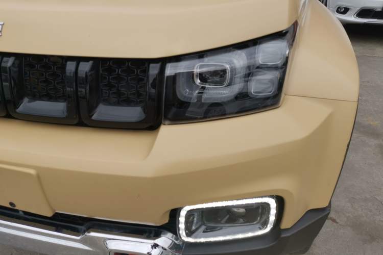 Used BAIC Off-Road BJ40 2019 2.3T Automatic Four-Wheel Drive Ring the Tower Champion Edition China VI Left Front Headlight