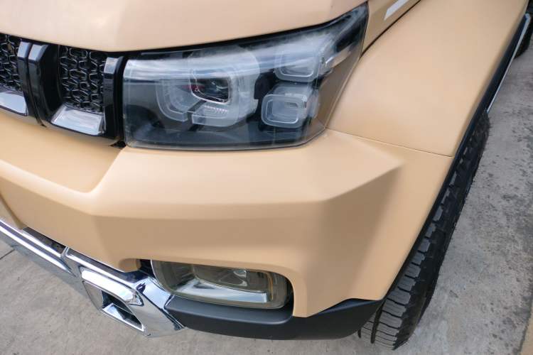 Used BAIC Off-Road BJ40 2019 2.3T Automatic Four-Wheel Drive Ring the Tower Champion Edition China VI Left Front Headlight