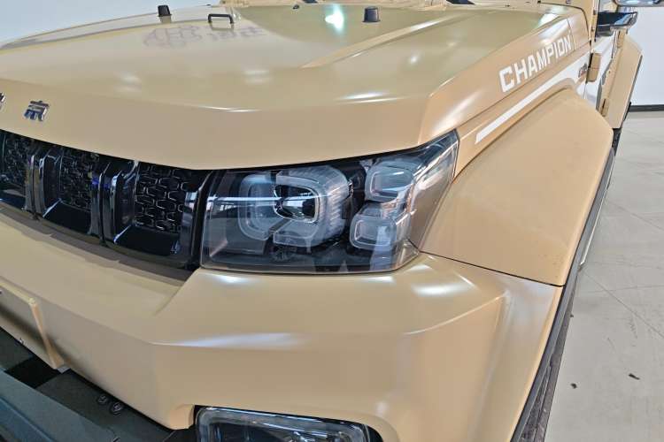 Used BAIC Off-Road BJ40 2019 2.3T Automatic Four-Wheel Drive Ring the Tower Champion Edition China VI Left Front Headlight