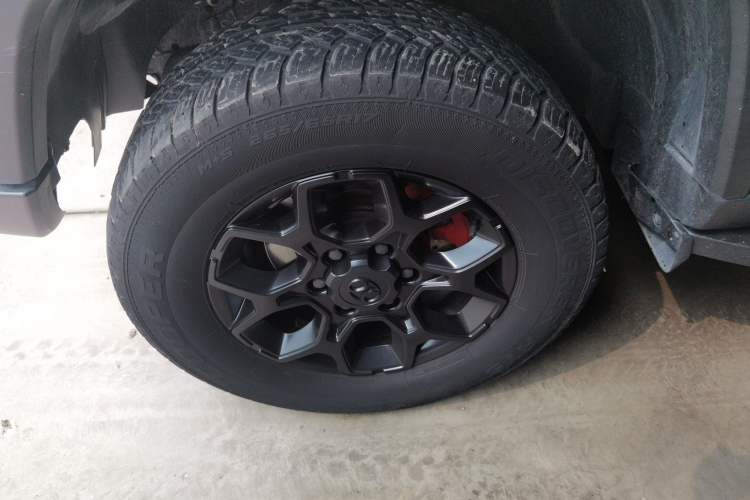 Used BAIC Off-Road BJ40 2019 2.3T Automatic Four-Wheel Drive Ring the Tower Champion Edition China VI Left Front Wheel Hub
