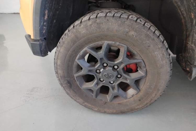 Used BAIC Off-Road BJ40 2019 2.3T Automatic Four-Wheel Drive Ring the Tower Champion Edition China VI Left Front Wheel Hub