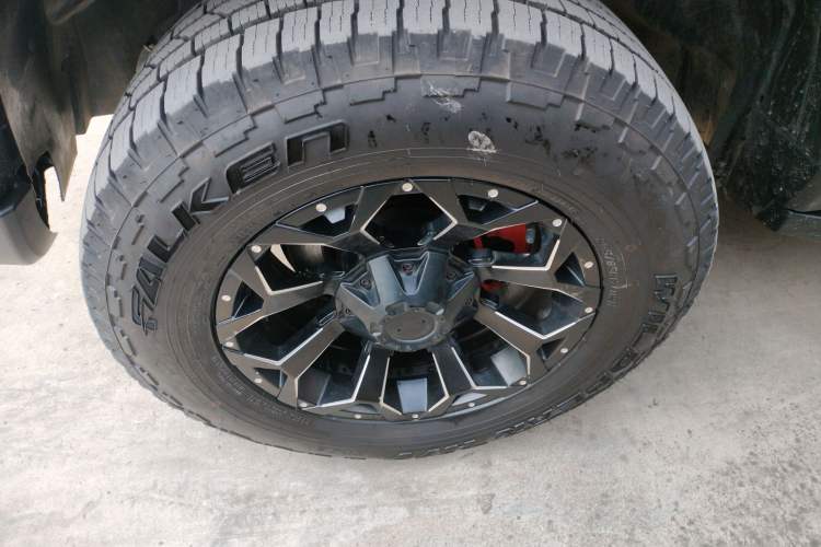 Used BAIC Off-Road BJ40 2019 2.3T Automatic Four-Wheel Drive Ring the Tower Champion Edition China VI Left Front Wheel Hub