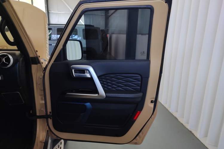 Used BAIC Off-Road BJ40 2019 2.3T Automatic Four-Wheel Drive Ring the Tower Champion Edition China VI Right Front Door Interior