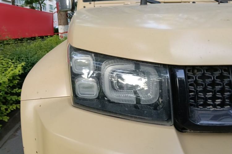 Used BAIC Off-Road BJ40 2019 2.3T Automatic Four-Wheel Drive Ring the Tower Champion Edition China VI Right Front Headlight