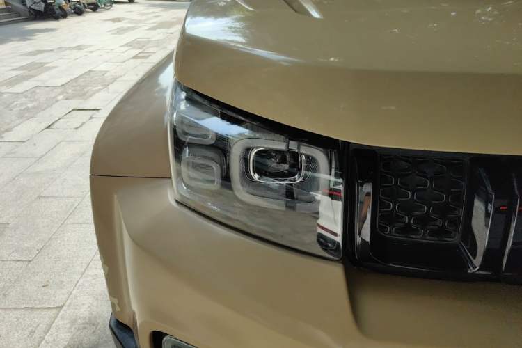 Used BAIC Off-Road BJ40 2019 2.3T Automatic Four-Wheel Drive Ring the Tower Champion Edition China VI Right Front Headlight
