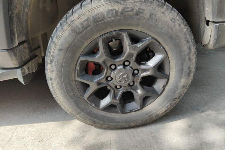Used BAIC Off-Road BJ40 2019 2.3T Automatic Four-Wheel Drive Ring the Tower Champion Edition China VI Right Front Wheel Hub