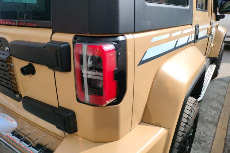 Used BAIC Off-Road BJ40 2019 2.3T Automatic Four-Wheel Drive Ring the Tower Champion Edition China VI Right Rear Taillight