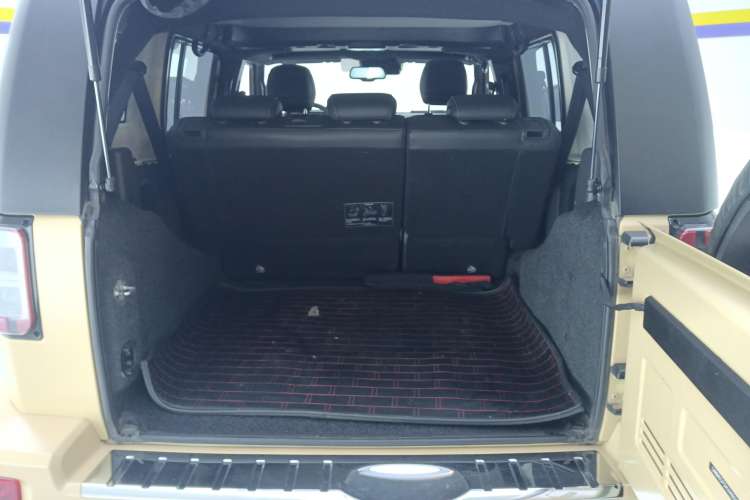 Used BAIC Off-Road BJ40 2019 2.3T Automatic Four-Wheel Drive Ring the Tower Champion Edition China VI Trunk