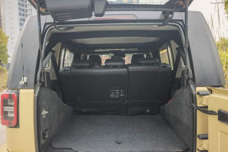 Used BAIC Off-Road BJ40 2019 2.3T Automatic Four-Wheel Drive Ring the Tower Champion Edition China VI Trunk
