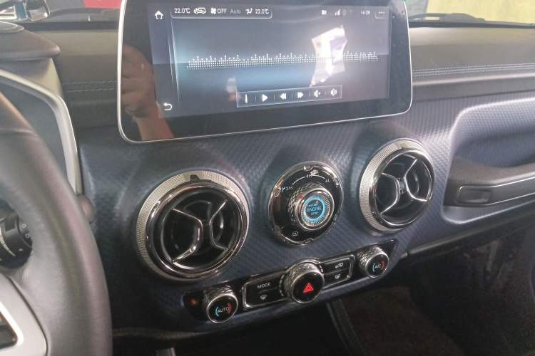 Used BAIC Off-Road BJ40 2020 2.0T Automatic Four-Wheel Drive Urban Hunter Edition Chivalrous Type Audio And AC Panel
