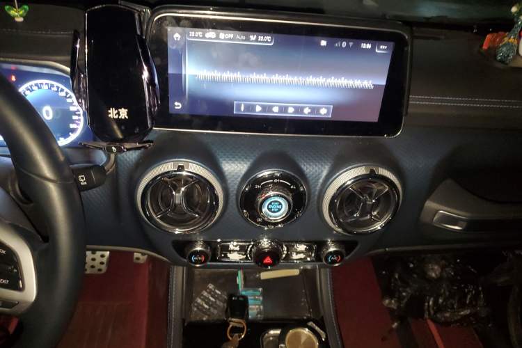 Used BAIC Off-Road BJ40 2020 2.0T Automatic Four-Wheel Drive Urban Hunter Edition Chivalrous Type Audio And AC Panel