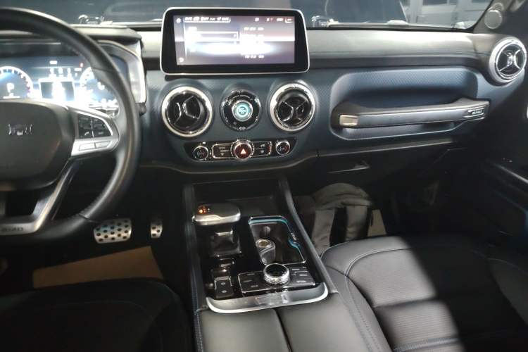 Used BAIC Off-Road BJ40 2020 2.0T Automatic Four-Wheel Drive Urban Hunter Edition Chivalrous Type Audio And AC Panel