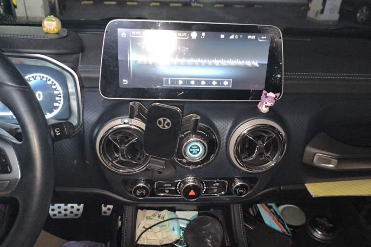 Used BAIC Off-Road BJ40 2020 2.0T Automatic Four-Wheel Drive Urban Hunter Edition Chivalrous Type Audio And AC Panel