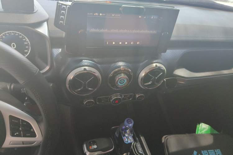 Used BAIC Off-Road BJ40 2020 2.0T Automatic Four-Wheel Drive Urban Hunter Edition Chivalrous Type Audio And AC Panel
