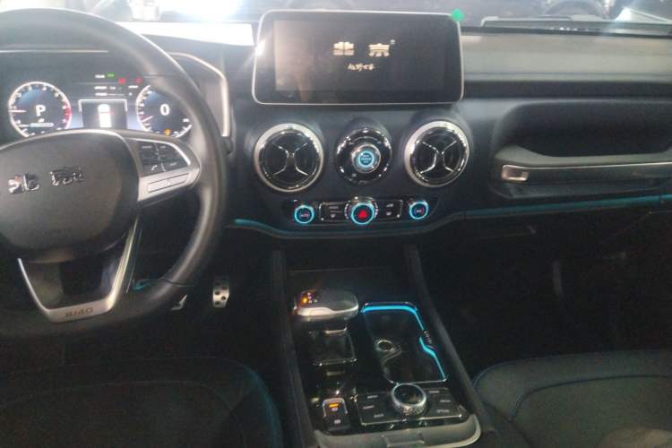 Used BAIC Off-Road BJ40 2020 2.0T Automatic Four-Wheel Drive Urban Hunter Edition Chivalrous Type Audio And AC Panel