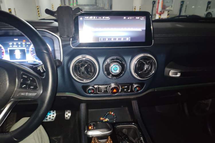 Used BAIC Off-Road BJ40 2020 2.0T Automatic Four-Wheel Drive Urban Hunter Edition Chivalrous Type Audio And AC Panel