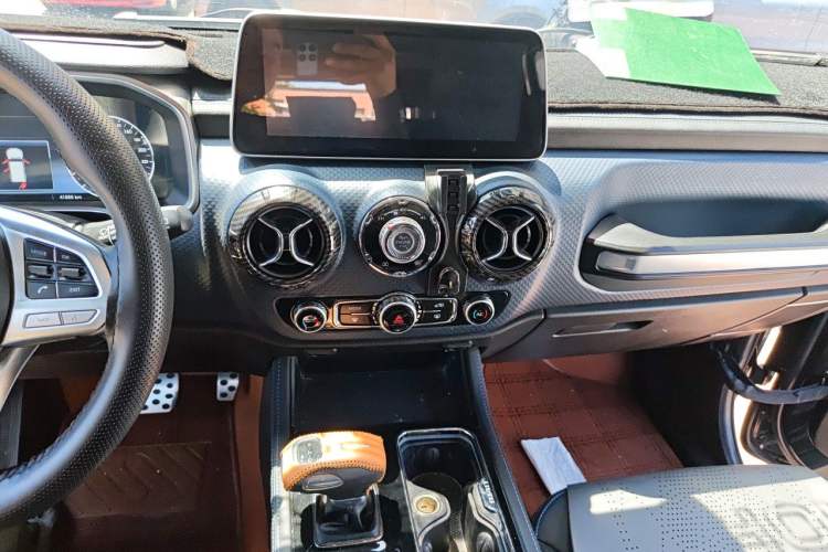 Used BAIC Off-Road BJ40 2020 2.0T Automatic Four-Wheel Drive Urban Hunter Edition Chivalrous Type Audio And AC Panel
