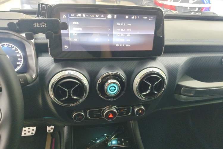 Used BAIC Off-Road BJ40 2020 2.0T Automatic Four-Wheel Drive Urban Hunter Edition Chivalrous Type Audio And AC Panel