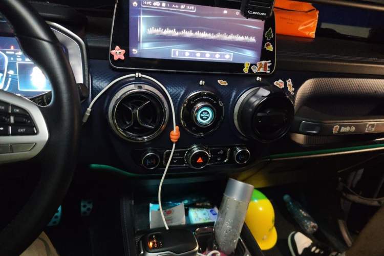 Used BAIC Off-Road BJ40 2020 2.0T Automatic Four-Wheel Drive Urban Hunter Edition Chivalrous Type Audio And AC Panel