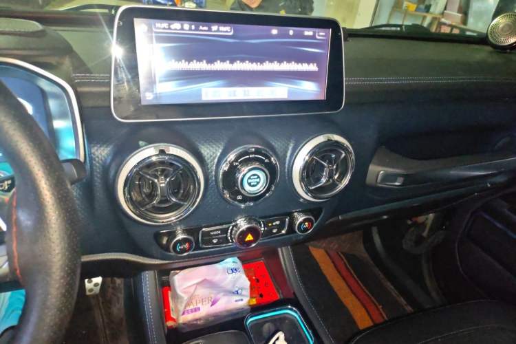 Used BAIC Off-Road BJ40 2020 2.0T Automatic Four-Wheel Drive Urban Hunter Edition Chivalrous Type Audio And AC Panel