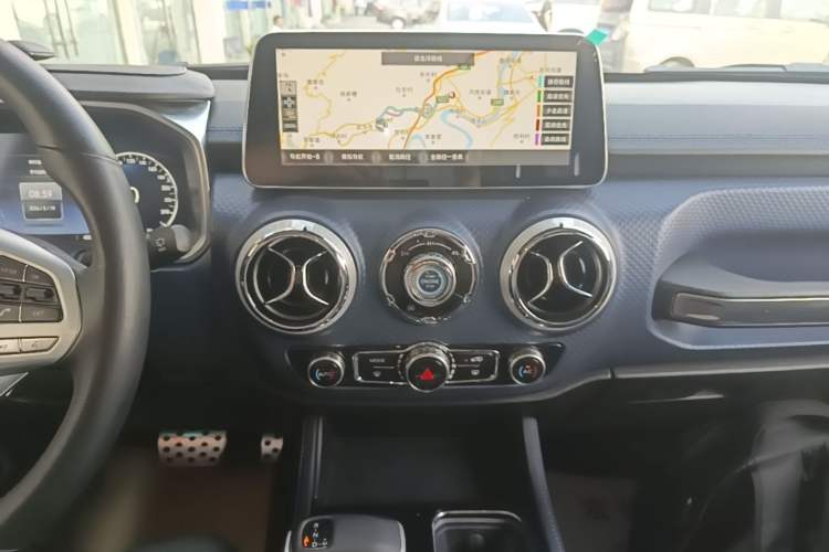 Used BAIC Off-Road BJ40 2020 2.0T Automatic Four-Wheel Drive Urban Hunter Edition Chivalrous Type Audio And AC Panel