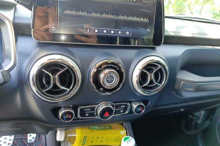 Used BAIC Off-Road BJ40 2020 2.0T Automatic Four-Wheel Drive Urban Hunter Edition Chivalrous Type Audio And AC Panel
