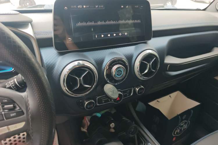 Used BAIC Off-Road BJ40 2020 2.0T Automatic Four-Wheel Drive Urban Hunter Edition Chivalrous Type Audio And AC Panel