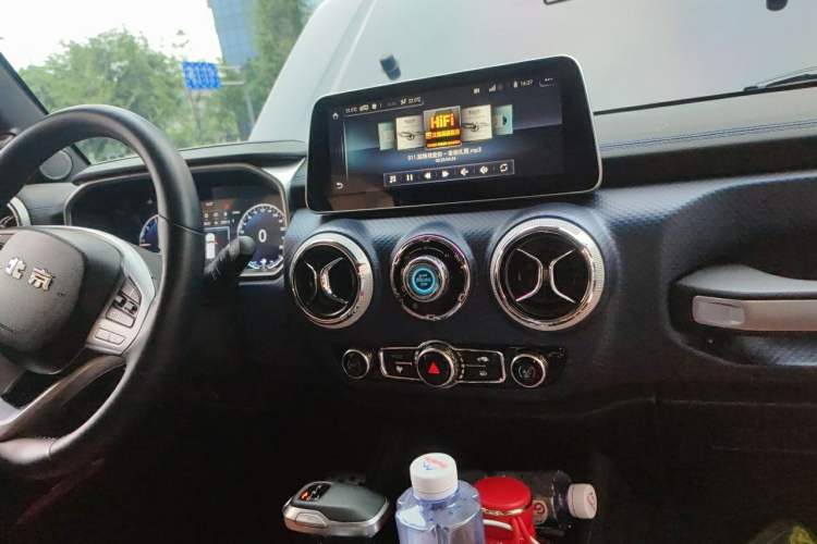 Used BAIC Off-Road BJ40 2020 2.0T Automatic Four-Wheel Drive Urban Hunter Edition Chivalrous Type Audio And AC Panel