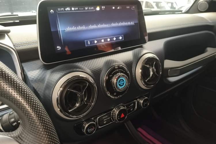 Used BAIC Off-Road BJ40 2020 2.0T Automatic Four-Wheel Drive Urban Hunter Edition Prestige Version Audio And AC Panel