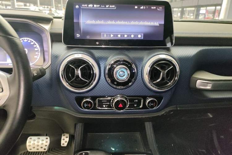 Used BAIC Off-Road BJ40 2020 2.0T Automatic Four-Wheel Drive Urban Hunter Edition Chivalrous Type Audio And AC Panel