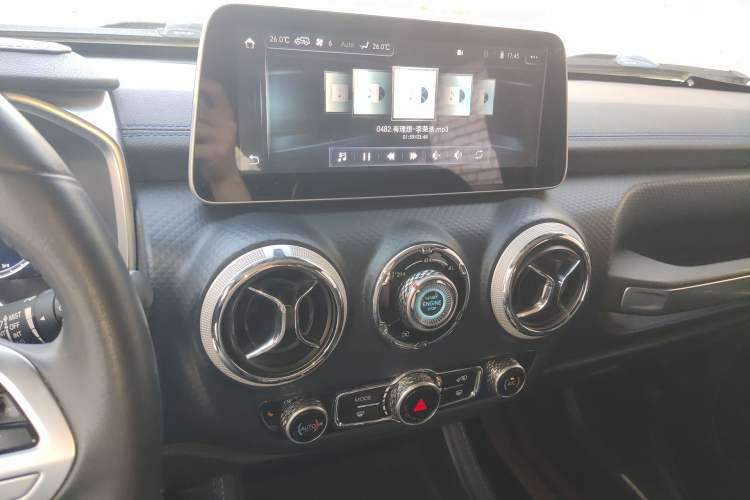 Used BAIC Off-Road BJ40 2020 2.0T Automatic Four-Wheel Drive Urban Hunter Edition Chivalrous Type Audio And AC Panel