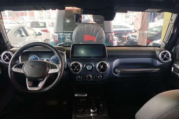 Used BAIC Off-Road BJ40 2020 2.0T Automatic Four-Wheel Drive Urban Hunter Edition Chivalrous Type Center Console