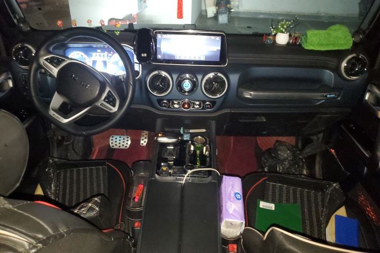 Used BAIC Off-Road BJ40 2020 2.0T Automatic Four-Wheel Drive Urban Hunter Edition Chivalrous Type Center Console