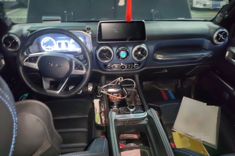Used BAIC Off-Road BJ40 2020 2.0T Automatic Four-Wheel Drive Urban Hunter Edition Chivalrous Type Center Console