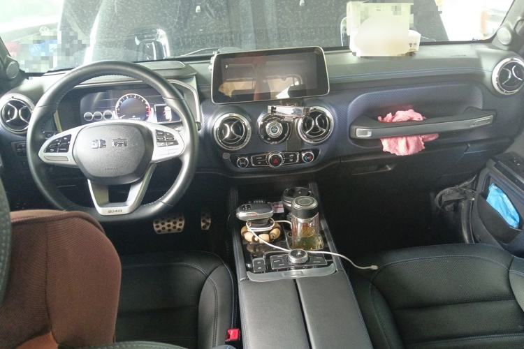 Used BAIC Off-Road BJ40 2020 2.0T Automatic Four-Wheel Drive Urban Hunter Edition Chivalrous Type Center Console