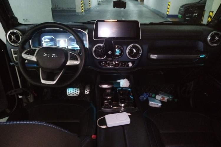 Used BAIC Off-Road BJ40 2020 2.0T Automatic Two-Wheel Drive Urban Hunter Edition Chivalrous Type Center Console