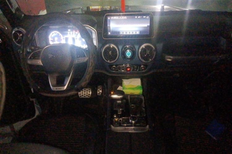 Used BAIC Off-Road BJ40 2020 2.0T Automatic Four-Wheel Drive Urban Hunter Edition Chivalrous Type Center Console