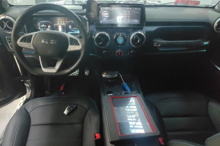 Used BAIC Off-Road BJ40 2020 2.0T Automatic Four-Wheel Drive Urban Hunter Edition Chivalrous Type Center Console