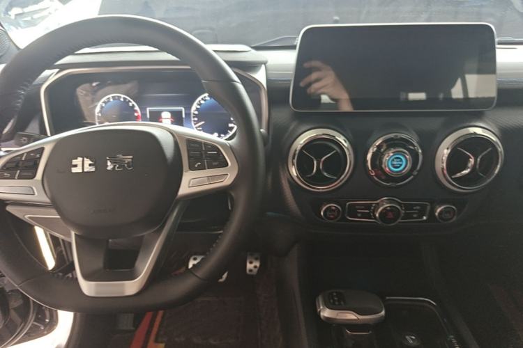 Used BAIC Off-Road BJ40 2020 2.0T Automatic Four-Wheel Drive Urban Hunter Edition Chivalrous Type Center Console