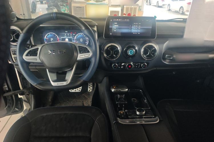 Used BAIC Off-Road BJ40 2020 2.0T Automatic Two-Wheel Drive Urban Hunter Edition Pioneer Version Center Console