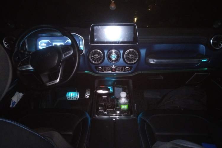 Used BAIC Off-Road BJ40 2020 2.0T Automatic Two-Wheel Drive Urban Hunter Edition Pioneer Version Center Console