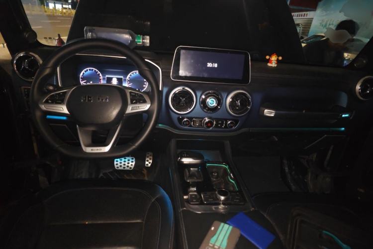 Used BAIC Off-Road BJ40 2020 2.0T Automatic Four-Wheel Drive Urban Hunter Edition Chivalrous Type Center Console